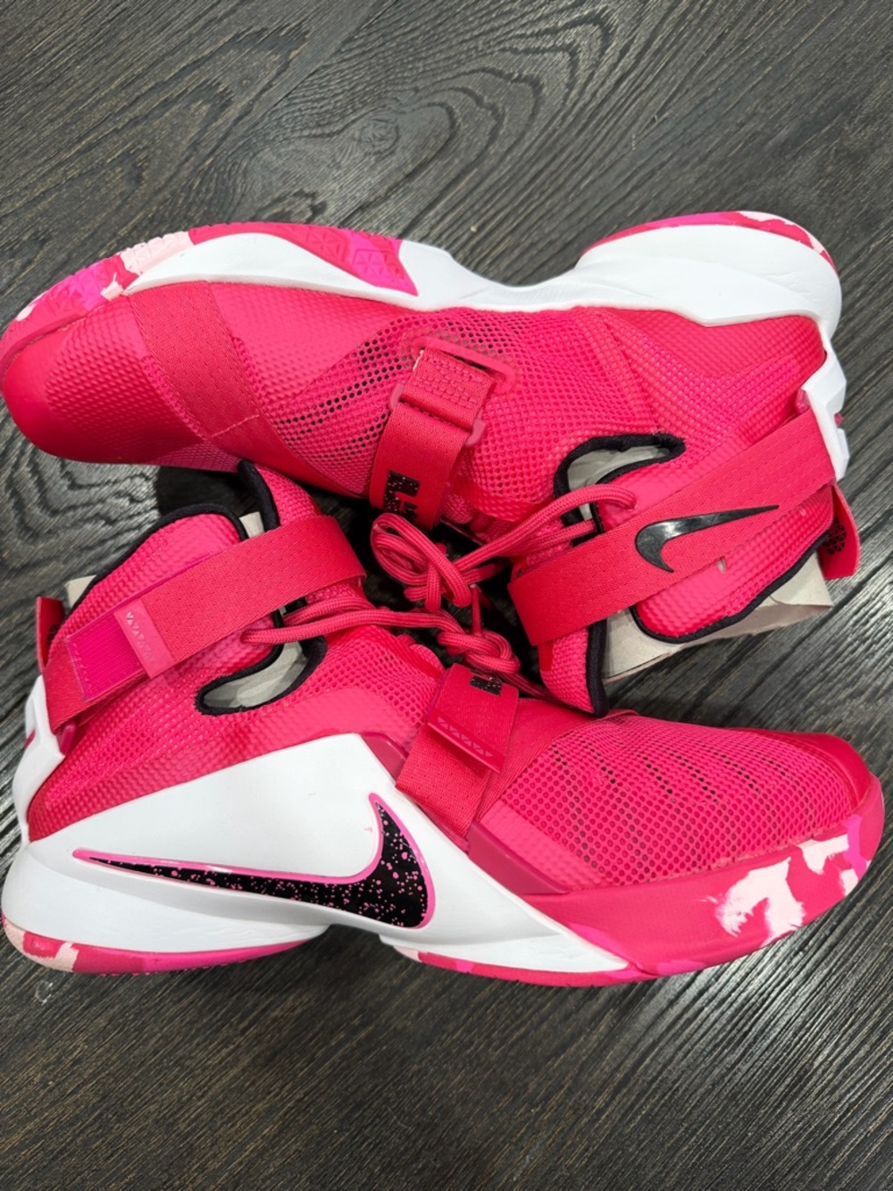 LeBron Soldier 9 'Think Pink'  Cancer Awareness men’s size 11